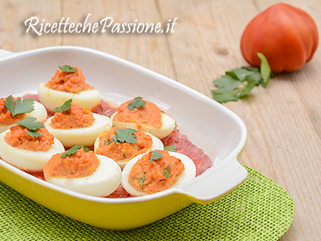 Uova sode ripiene al forno